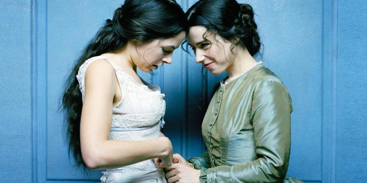 Elaine Cassidy and Sally Hawkins in the television adaptation of Fingersmith